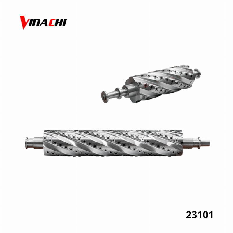 Thợ máy đeo kính bảo hộ và găng tay khi làm việc với mũi taro xoắn trên máy