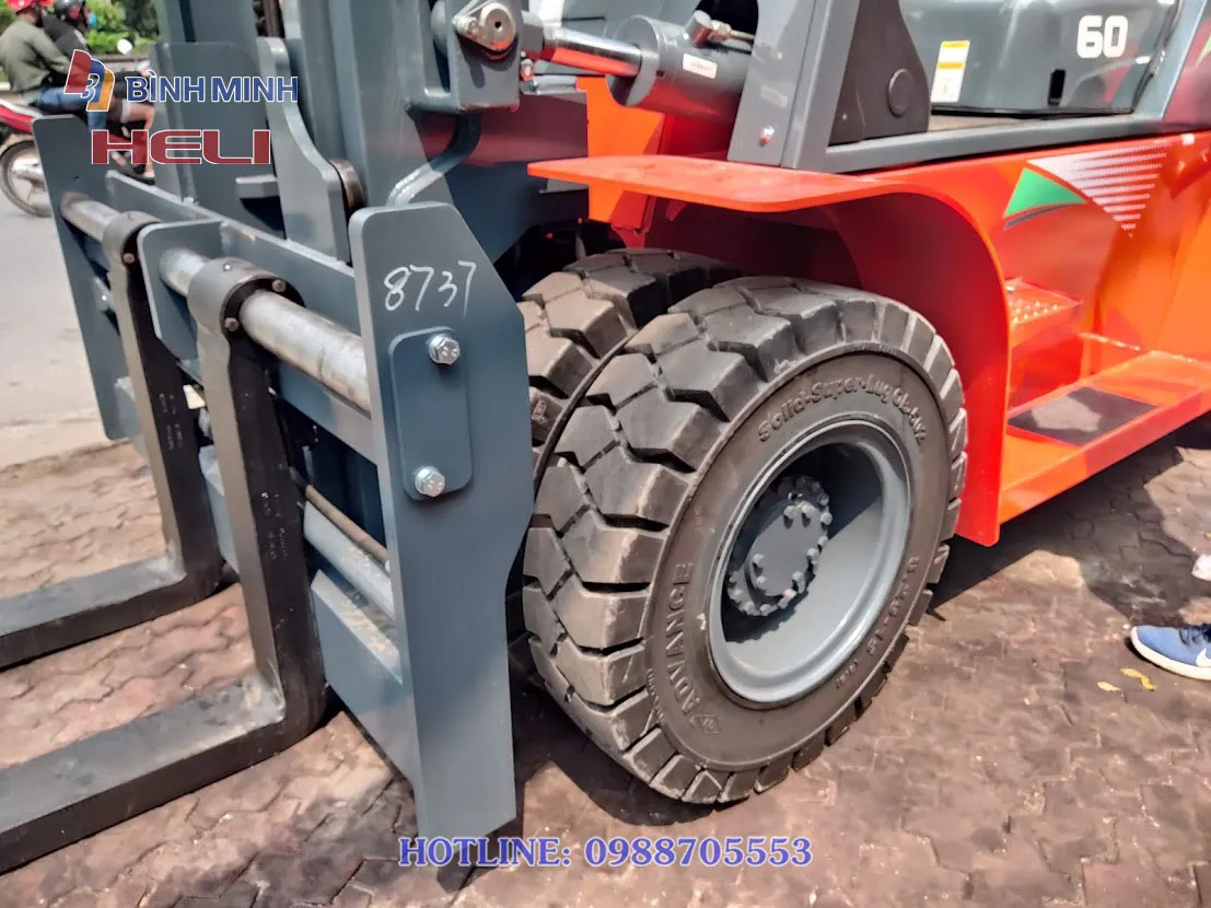 Hình ảnh xe nâng 6 tấn HELI tại kho Hồ Chí Minh