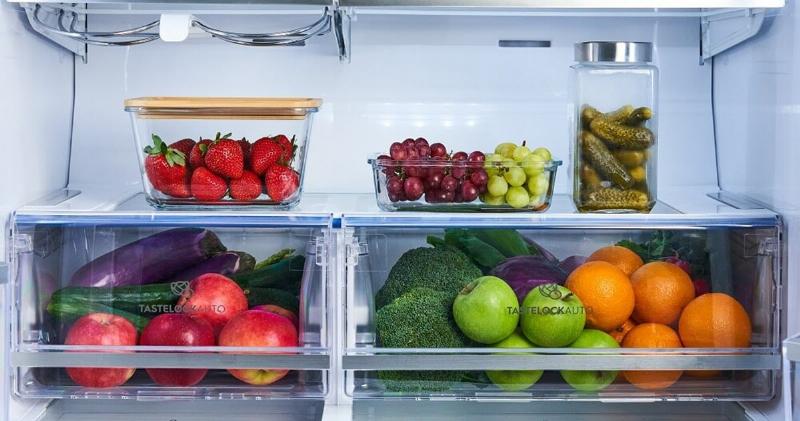 Minh họa việc lau chùi và giữ khô ráo hộp đựng đồ nghề