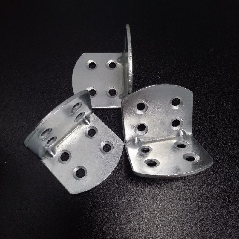 cach bao quan ke goc vuong bang kim loai de tranh bi gi set