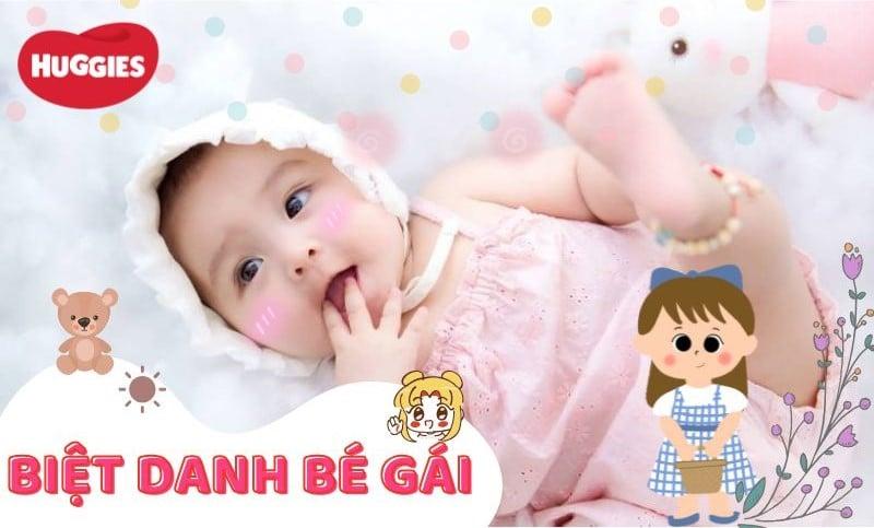 Bé gái cute đang cười