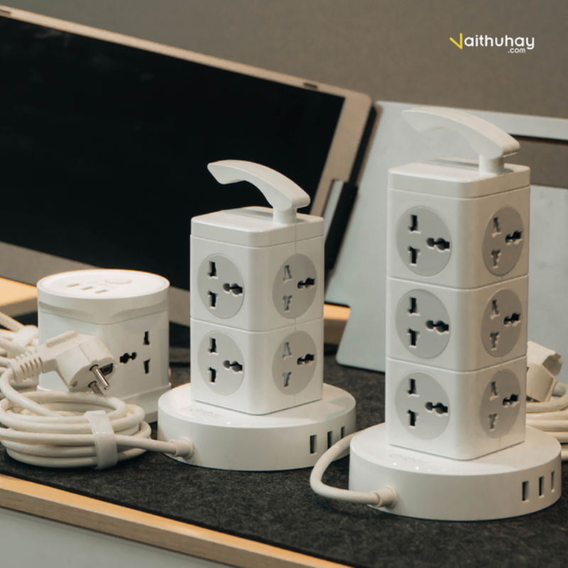 Ảnh tổng hợp các dạng thiết kế ổ cắm điện đa năng: thanh, tháp, và adapter du lịch