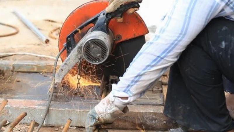 Hướng dẫn chọn máy cắt sắt bàn phù hợp nhu cầu