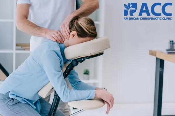 alt: Hình ảnh minh họa các cách chữa trẹo cổ tại nhà