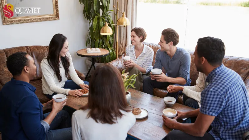 alt text: Chơi nối từ với bạn bè