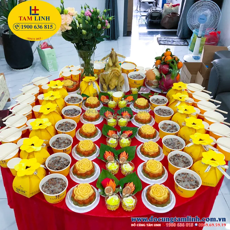 Mâm cúng thôi nôi được bày biện trang trọng