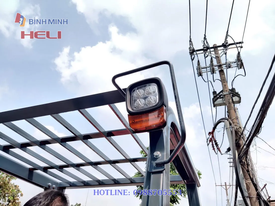Đèn pha xe nâng dầu 6 tấn Heli