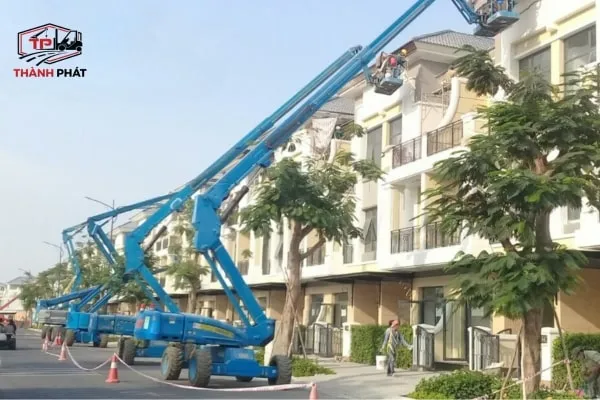 Dịch vụ cho thuê xe nâng người Boom Lift