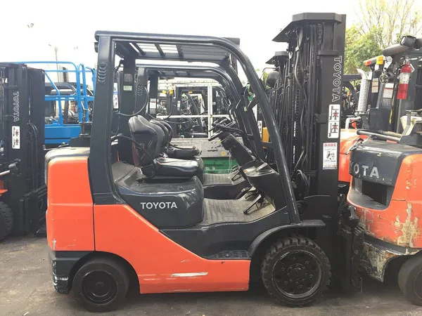 alt text: Xe nâng Toyota cho thuê