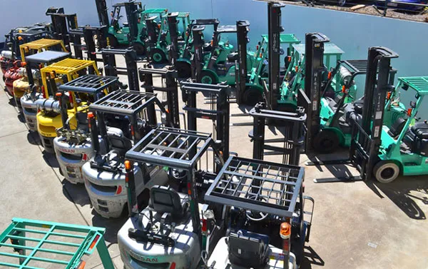 alt text: Bãi xe nâng để cho thuê