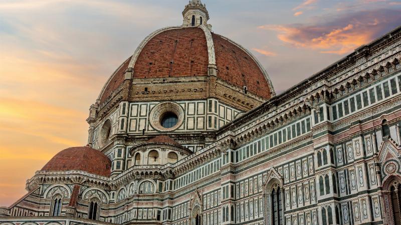 Kiến trúc phong trào văn hóa Phục Hưng được hiểu là sự hồi sinh của các công trình vĩ đại cổ điển với tỷ lệ hài hòa và hình học rõ ràng