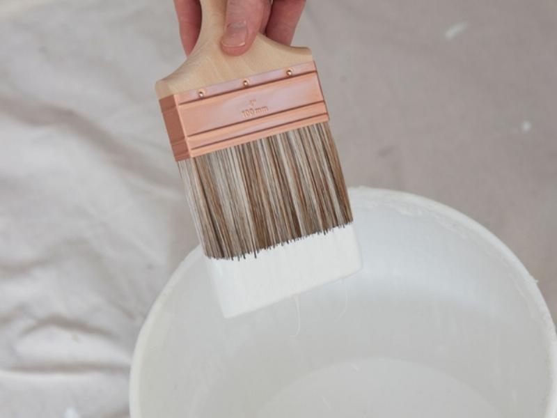 Hướng dẫn kỹ thuật sử dụng chổi quét sơn đúng cách cho người mới bắt đầu