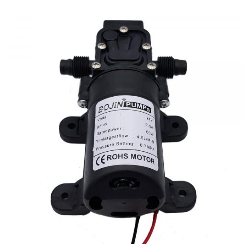 Hình ảnh minh họa các lưu ý quan trọng khi sử dụng đầu phun nước, bao gồm việc kiểm tra cặn bẩn, tránh va đập, và kiểm tra áp lực nước.