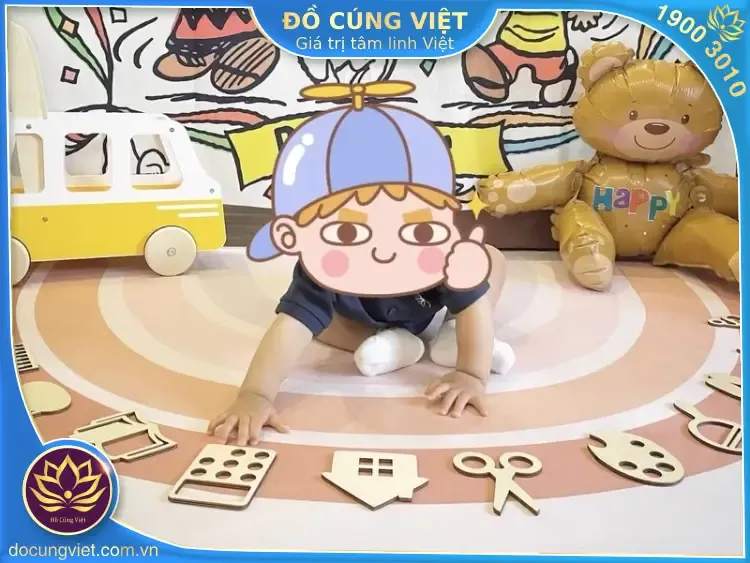 Hình ảnh bé bốc đồ chơi chọn nghề nghiệp