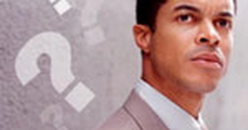 Hình ảnh người mạnh dạn phát biểu ý kiến trong cuộc họp