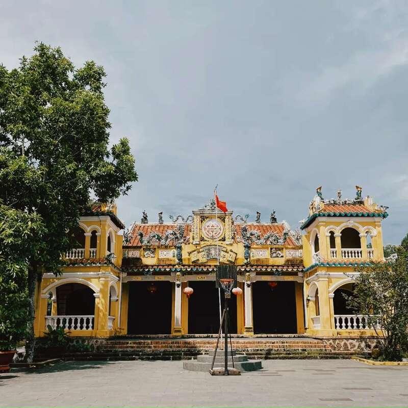 Chiêm ngưỡng những nét chạm khắc tinh xảo mang đậm ý nghĩa phồn thực trên đình làng Việt Nam.