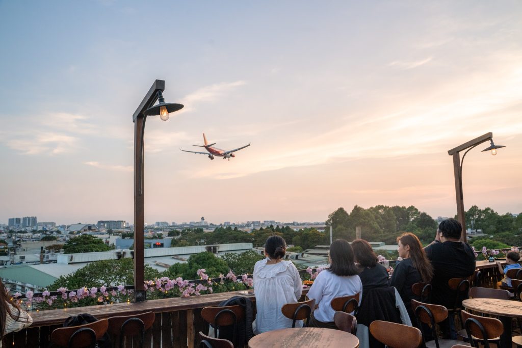 Những quán cafe Sài Gòn có view sống ảo đẹp mê hồn thu hút giới trẻ