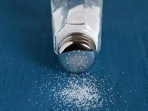 alt text: Hình ảnh một bát muối trắng