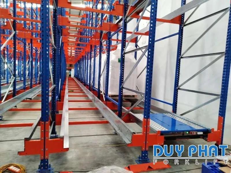 Hệ thống Shuttle trong kho hàng