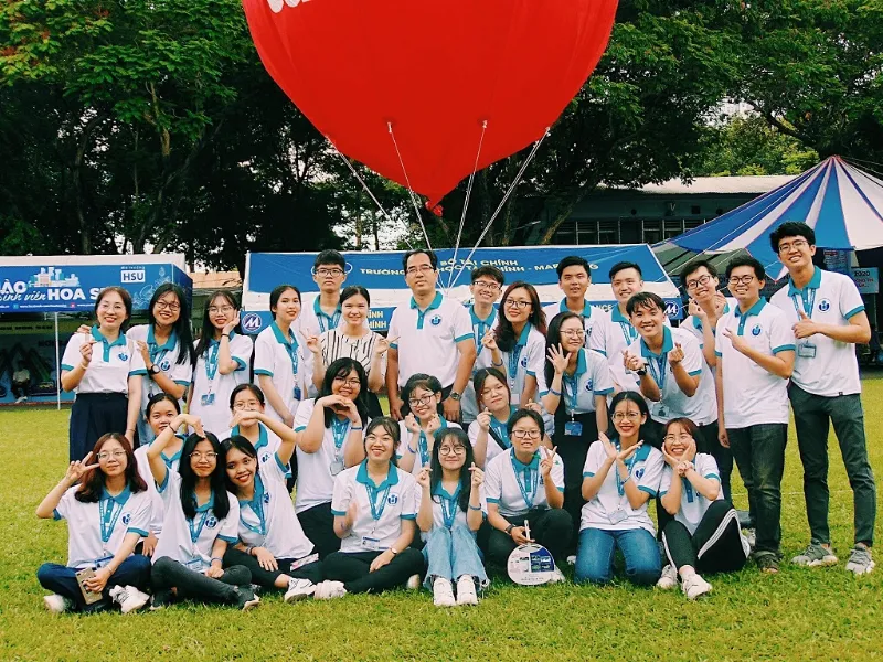 Đội Tư Vấn Tuyển Sinh của trường ĐH Quốc Tế tại ngày hội Bách Khoa