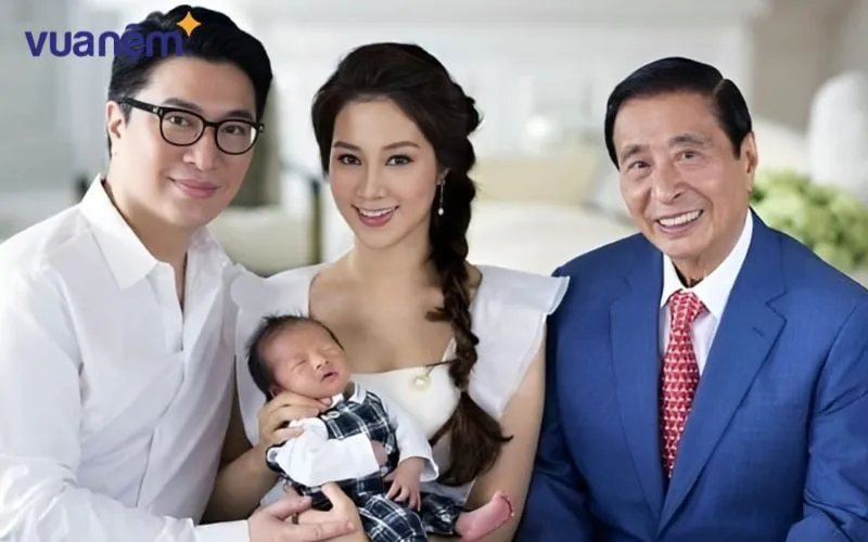 Alt: Biểu tượng Tam Vinh Hiển thể hiện quyền uy và vị thế xã hội
