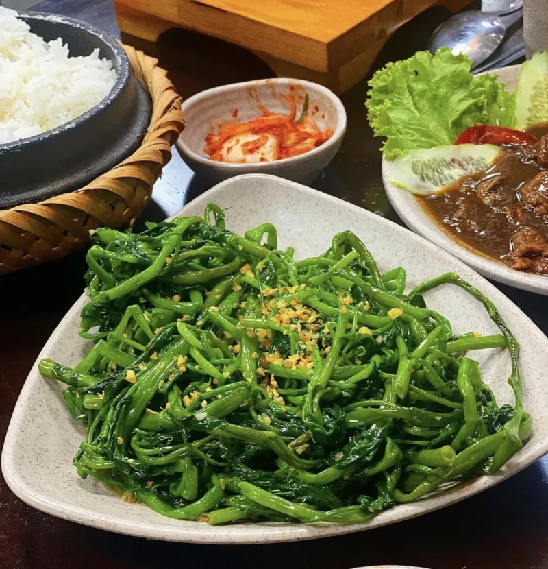 Món ăn kèm cơm đốt thố