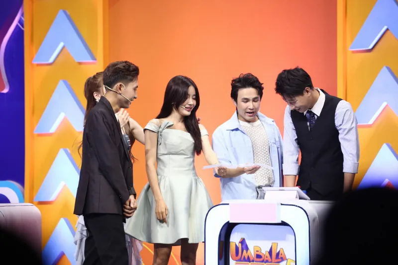 Úm ba la ra chữ gì?: Luna tuyên bố “Muốn bên nhau đến già” cùng với Lê Đức