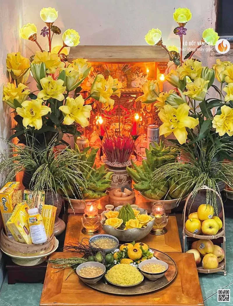 alt: Mâm cúng thần tài đầy đủ, bao gồm vàng mã, trái cây, hoa, và các lễ vật khác