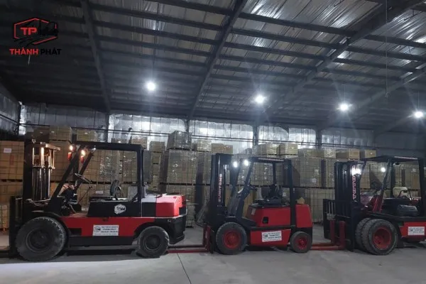 Việc thuê xe nâng mang lại nhiều lợi ích hơn so với mua mới.