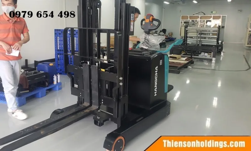 Xe nâng tay cao sẽ có mức giá từ 100 – 300 triệu đồng