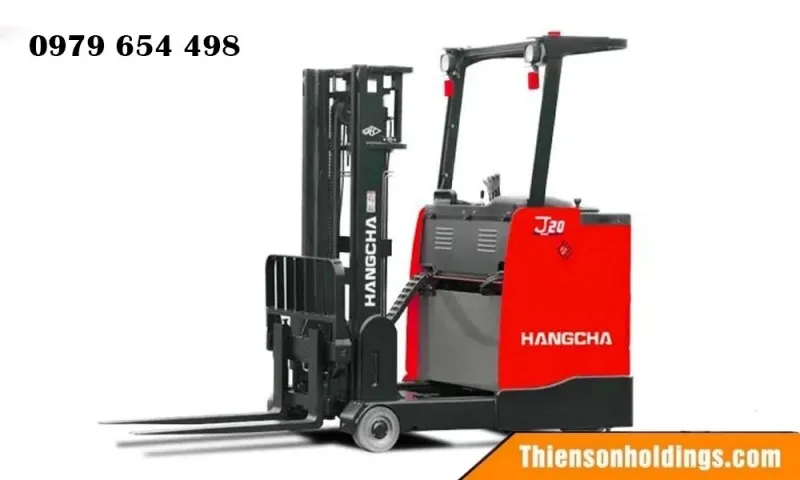 Xe nâng Reach Truck có giá cao hơn các dòng xe điện khác