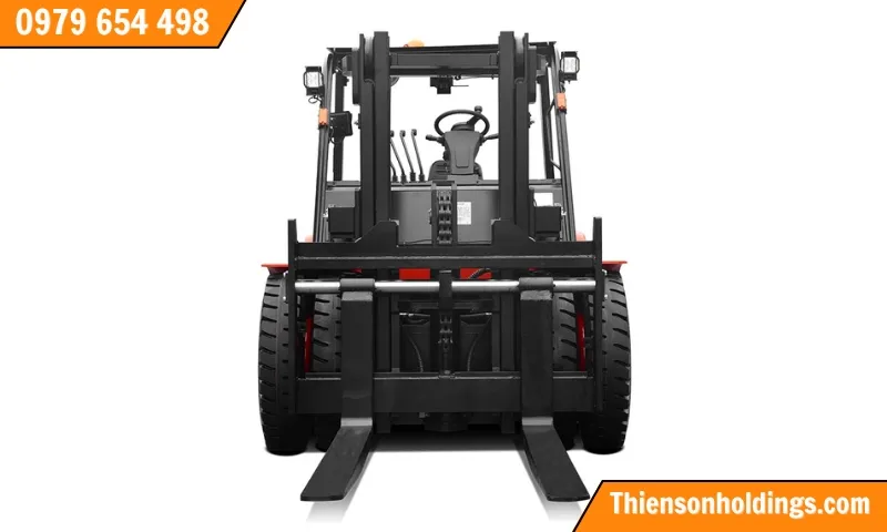 Khung nâng và càng nâng xe nâng 7 tấn được làm bằng thép siêu dày, được cung cấp bởi thương hiệu Cascade nổi tiếng từ Mỹ