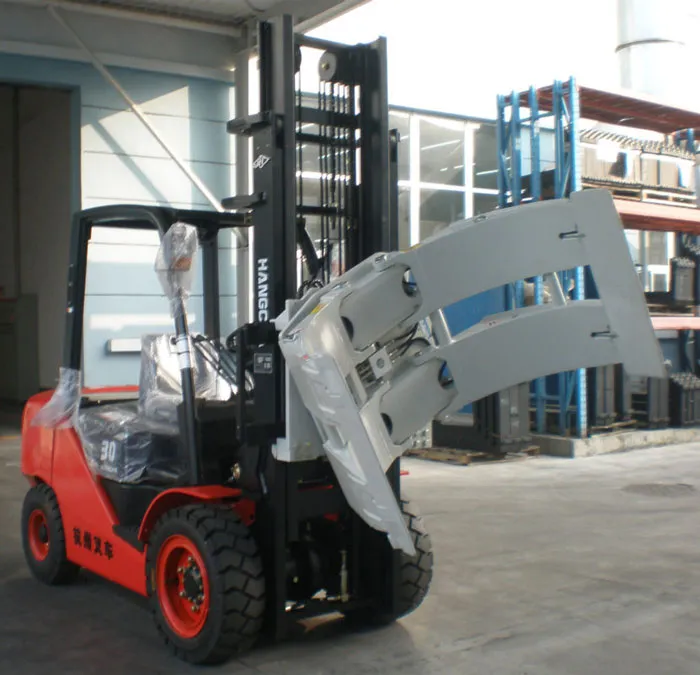 alt text: Giá thuê xe nâng lắp phụ kiện sẽ cao hơn một chút