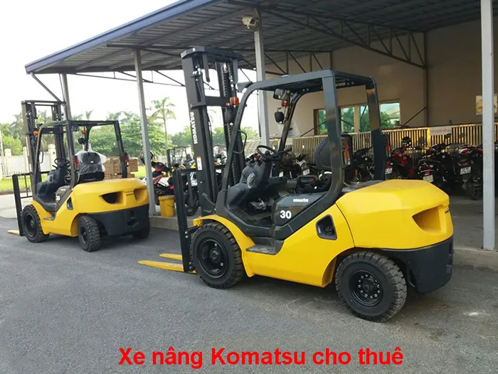 alt text: Xe nâng Komatsu cho thuê