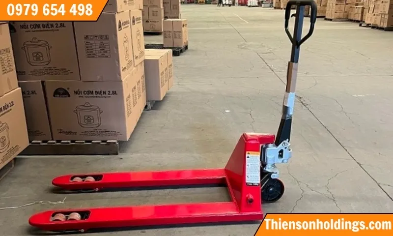alt text: Chi phí đầu tư xe nâng tay cơ không quá lớn