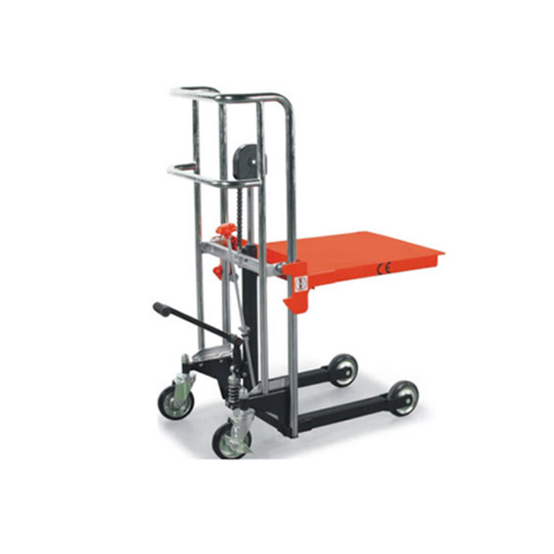 hinh-anh-phu-nu-dang-su-dung-xe-nang-tay-inox